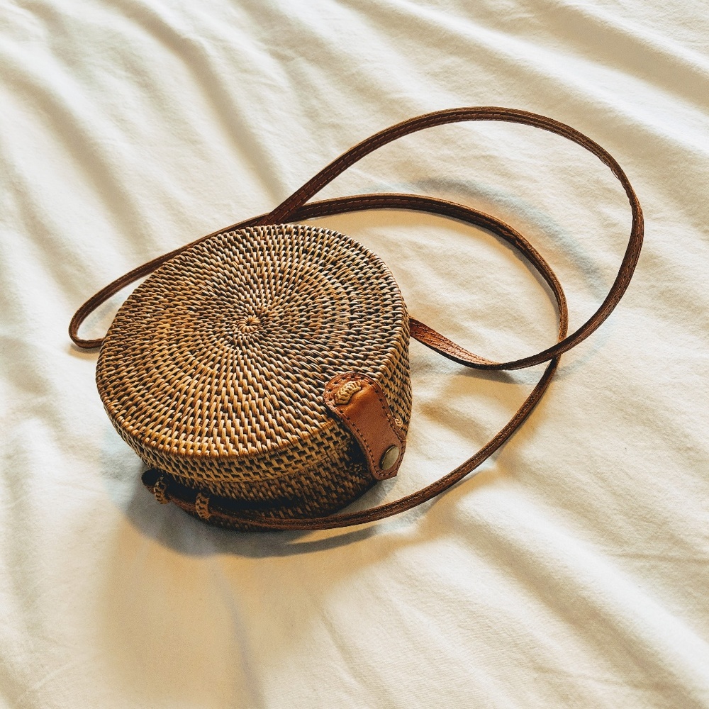 ULU THE LABEL GILI SMALL ROUND BAG